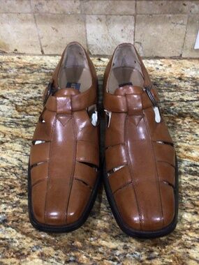 Zengara mens leather dress shoes. Size 11.5 M  great shape